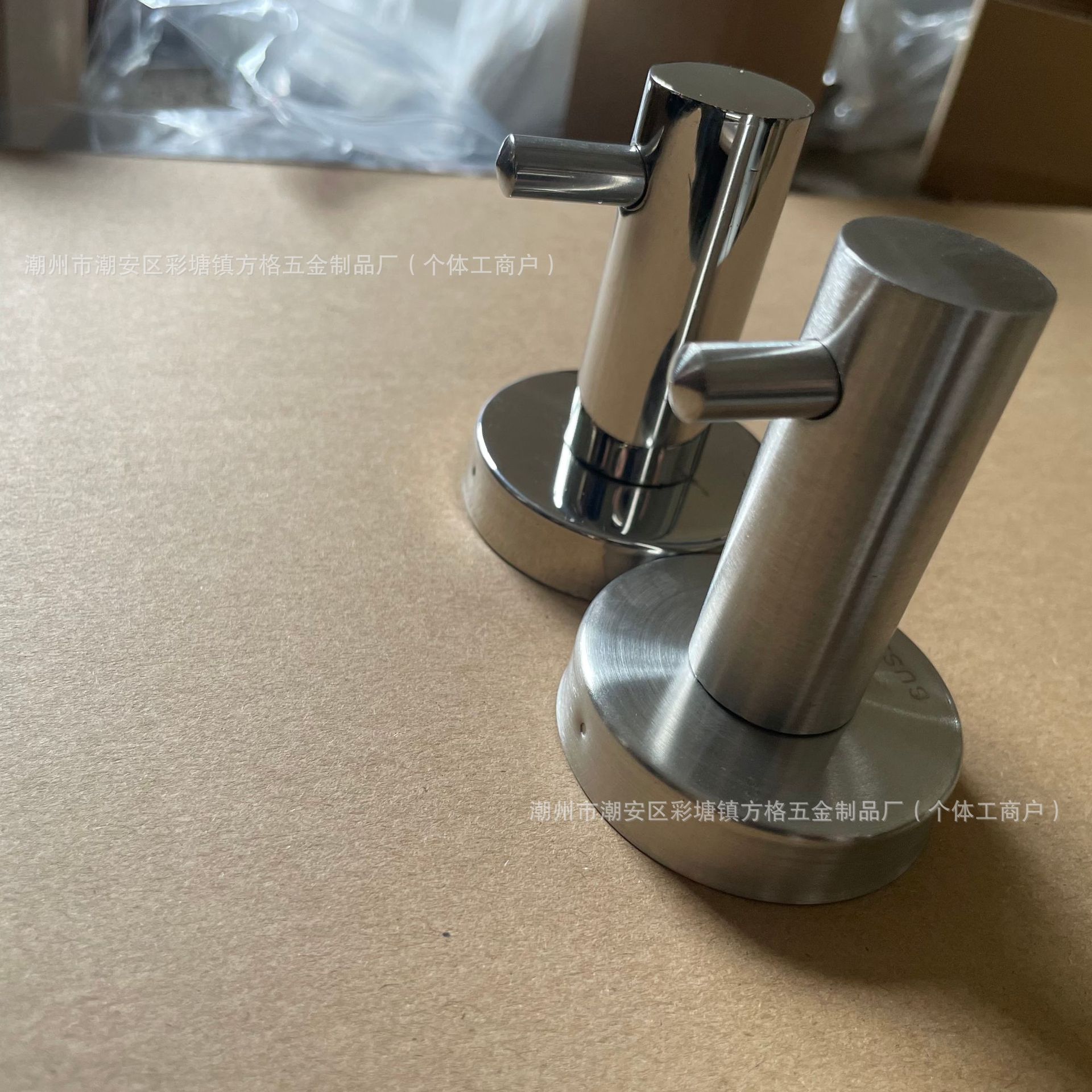 酒店工程304不锈钢卫生间单个挂钩衣服免打孔壁挂衣帽钩子挂墙详情5