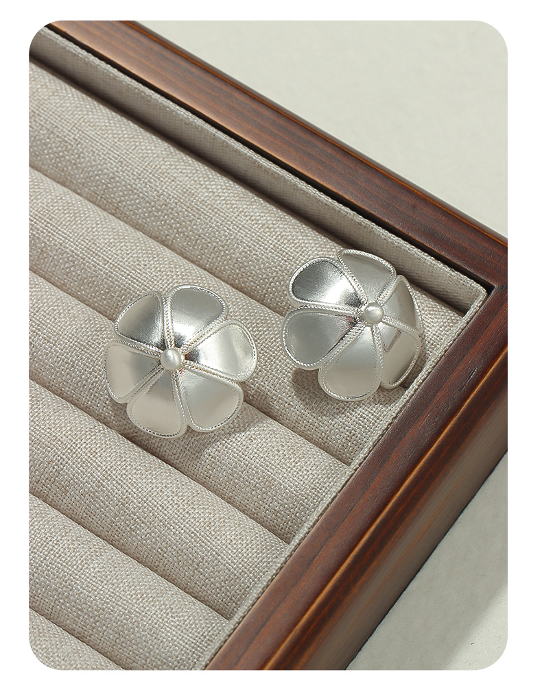 软山淡水珍珠耳钉简约小众精致拉丝花朵耳钉百搭青岛饰品银针耳钉详情9