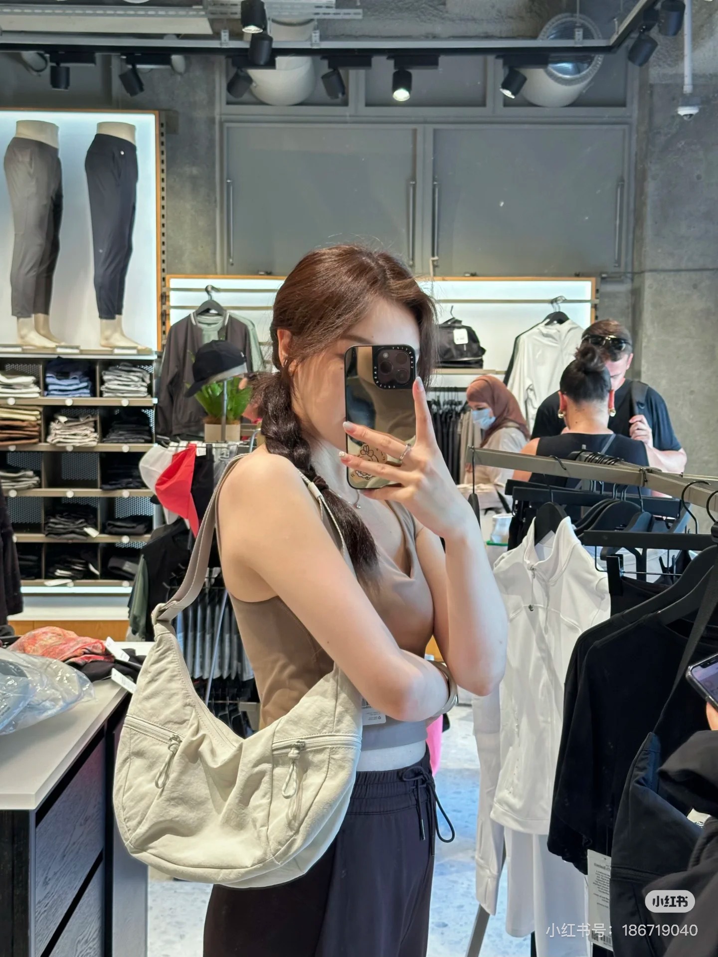 lululemon包大容量休闲百搭13L牛角包月牙包小众女士单肩斜挎包详情5