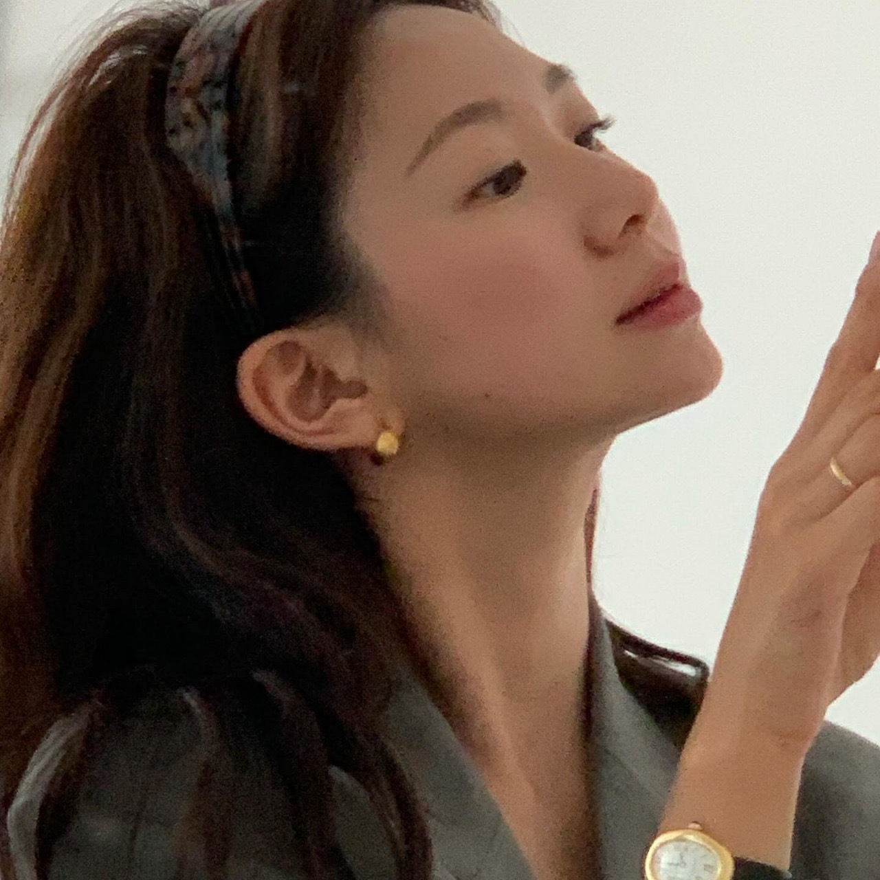 ins韩国博主fever同款双面贝壳耳钉女小众设计精致百搭纹理感耳圈详情2