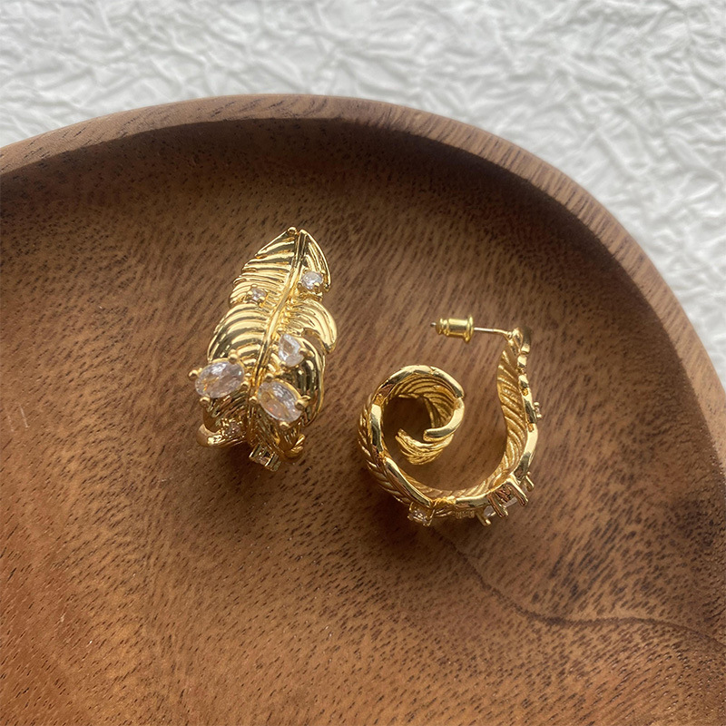 小众设计闪耀锆石羽毛缠绕耳环抽象立体蜷曲树叶优雅气质耳饰详情3