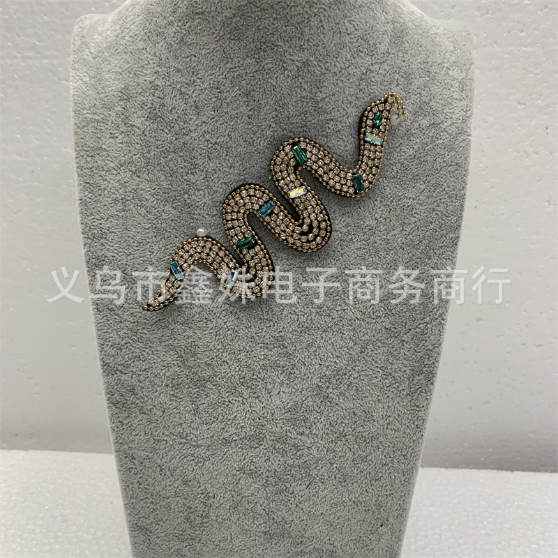 新款跨境时尚重工手工钉珠蛇布贴纸饰品配件服装配件详情1