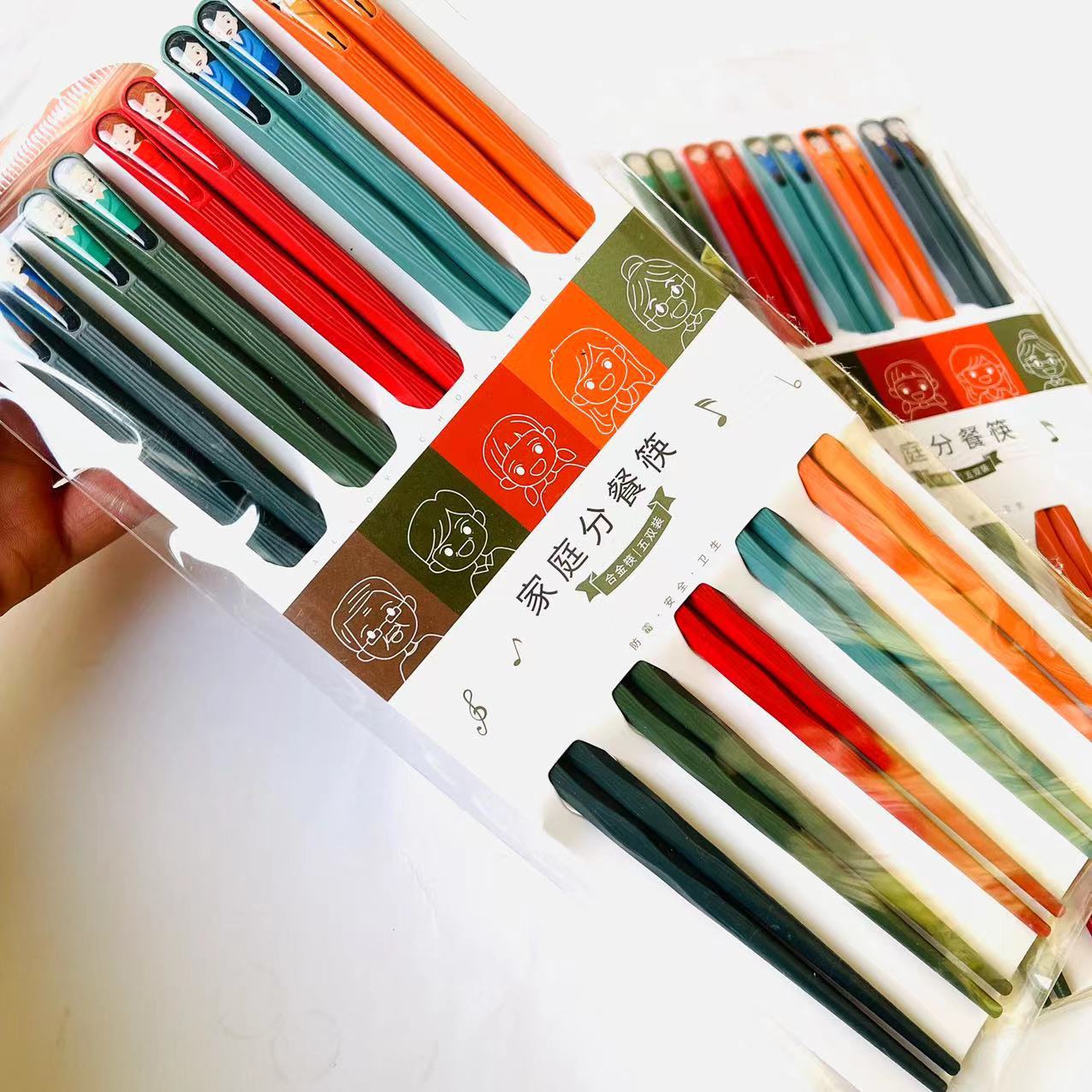 【 Zone 2-9 】 Dark-colored nail chopsticks 200 yuan per box, household chopsticks, household one-color pair of chopsticks, family set 1 yuan 2 yuan wholesale pic 3