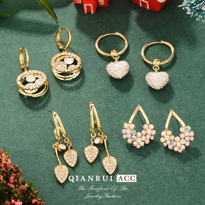 Christmas light luxury and unique heart-shaped tassel earrings, a new exquisite and Instagram-style fashion accessory for the autumn and winter of 2024 pic 19