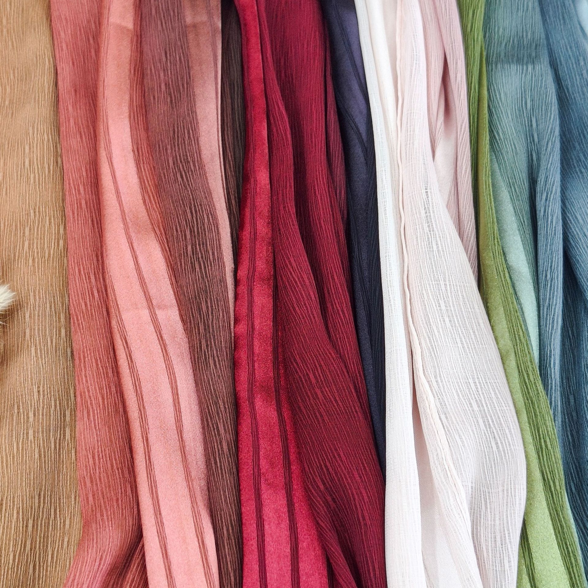 女式时尚百搭围巾头巾条纹褶皱设计渐变中东阿拉伯包头巾详情16