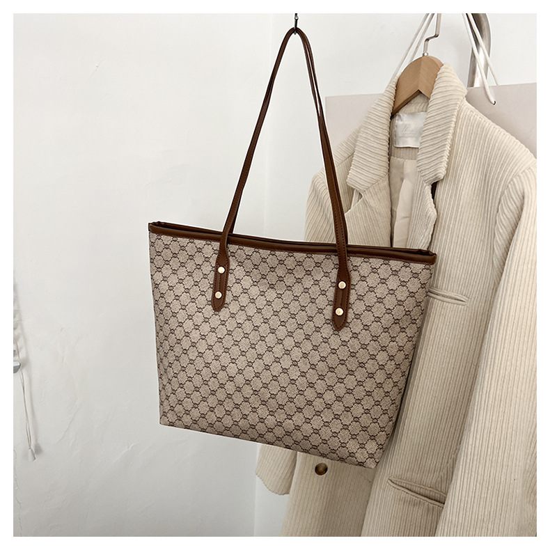 A simple and fashionable large-capacity bag for women in 2025, a trendy six-year tote bag for women, a large-capacity single-shoulder bag for commuting pic 31