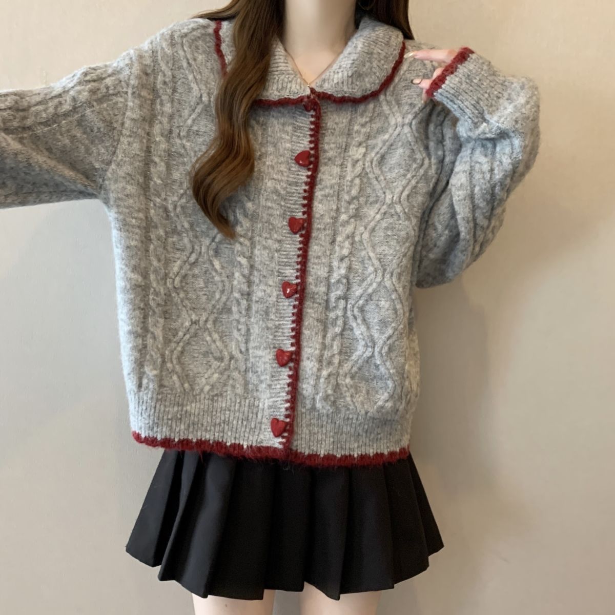 A gentle heart-shaped sweater with a doll-neck button and a twist, a new style of laid-back knitted coat and cardigan pic 8