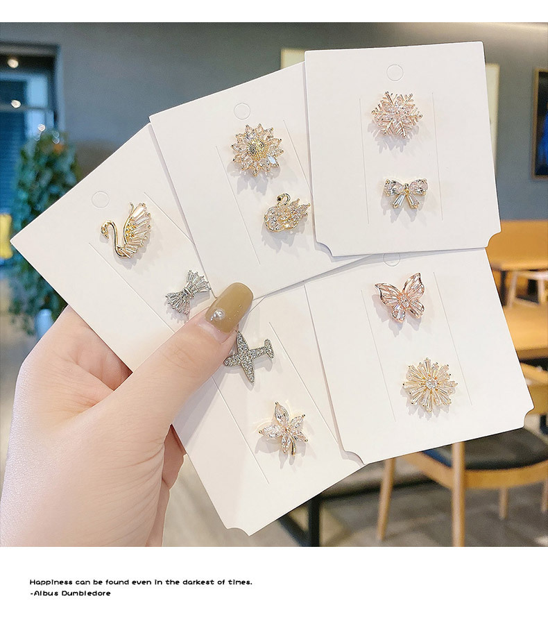 Anti-exposure small brooch for women, high-end and elegant copper zircon inlaid collar pin brooch decoration, clothing accessories wholesale pic 2