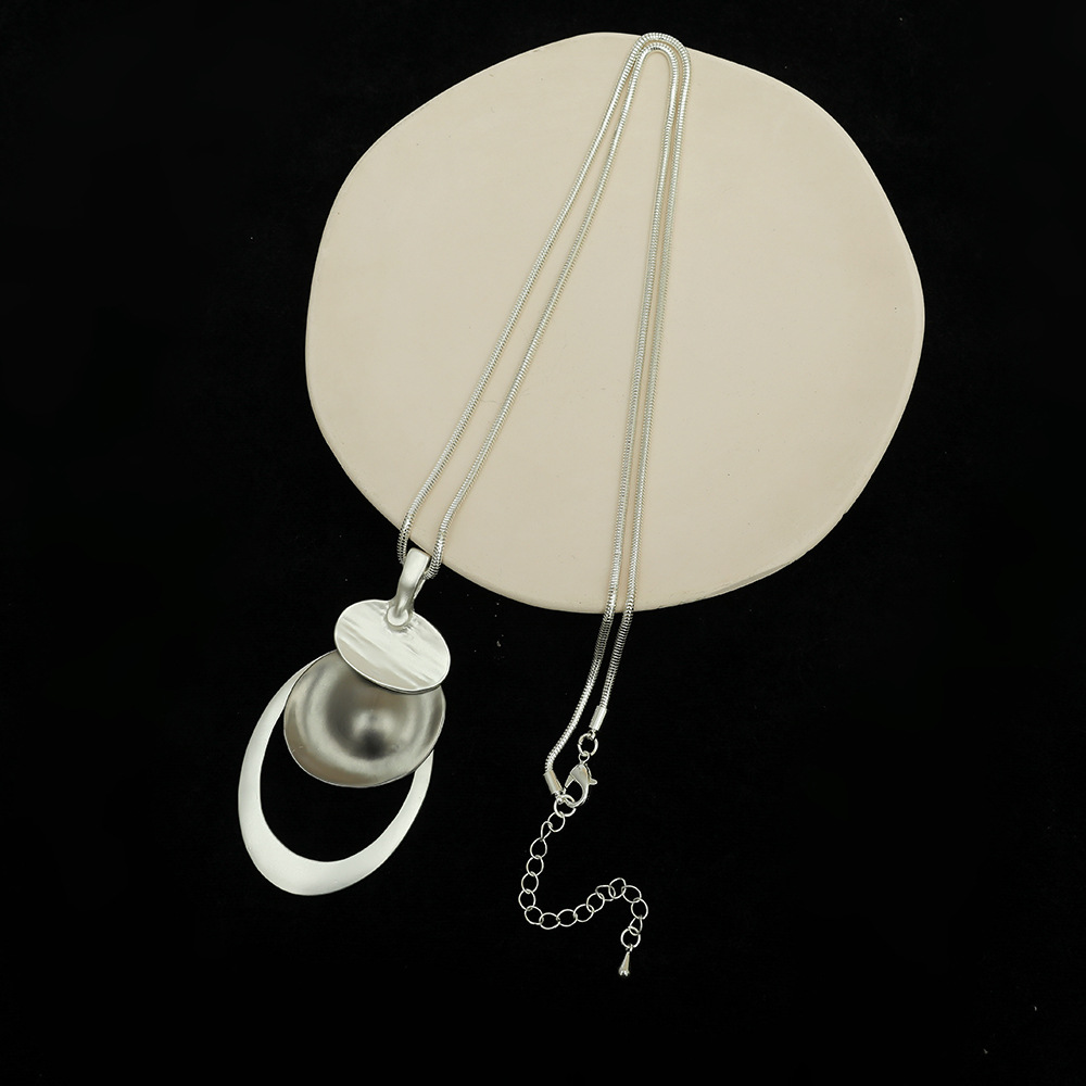 欧美新款女士长款毛衣项链撞色金属环形几何吊坠夸张个性小众项链详情4