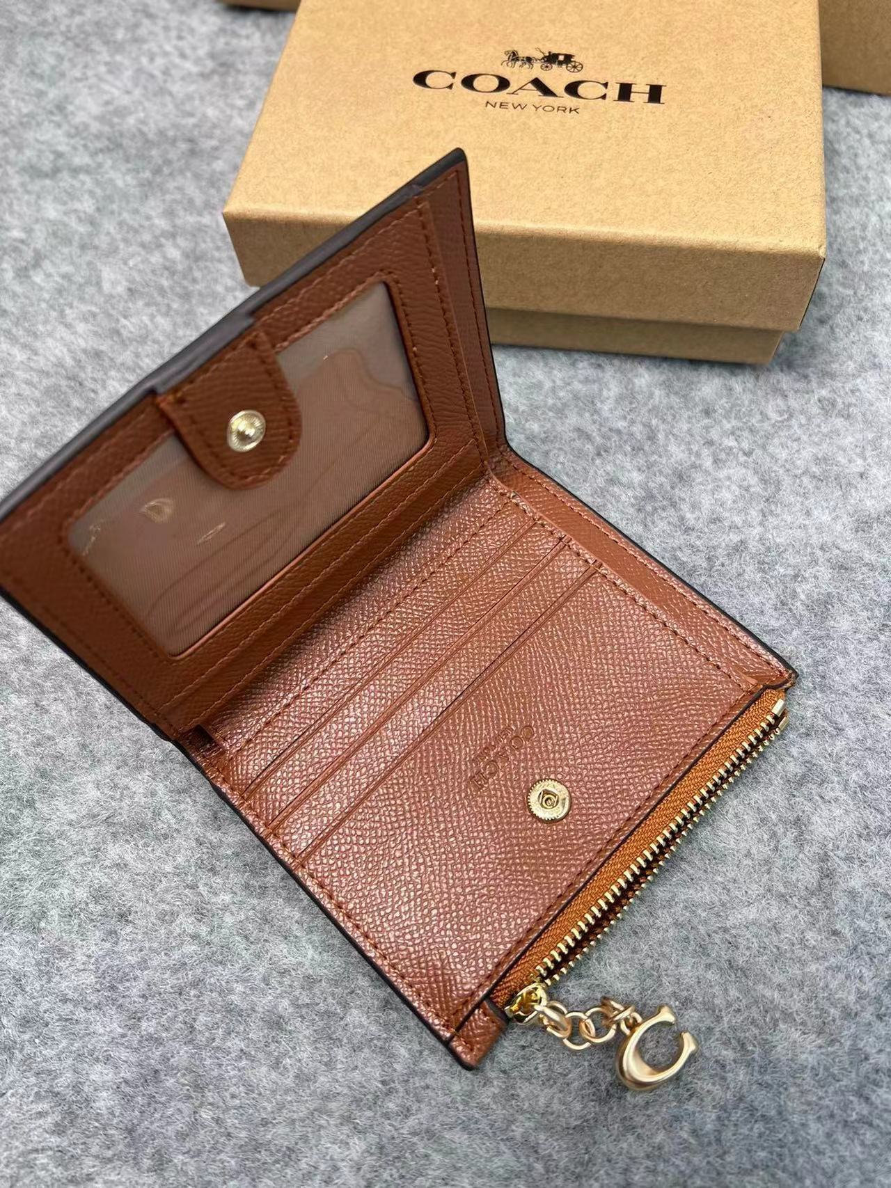 C家两折钱包多卡位PVC印花拉链钱包真皮手拿证件包多款可选详情3