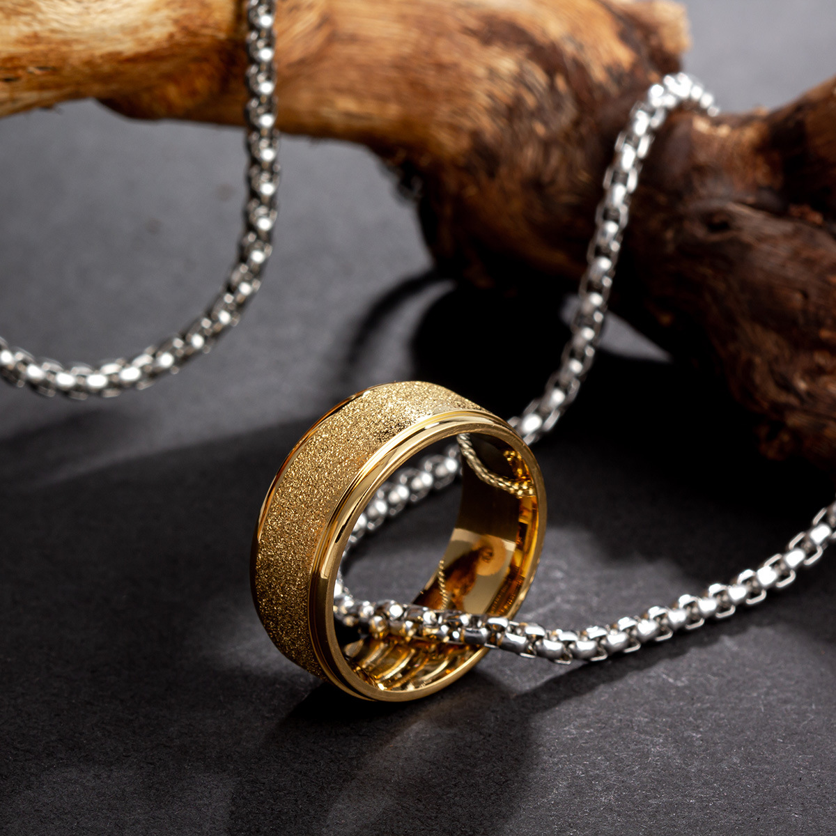 The 2024 Douyin bestseller 60mm pearl chain couple titanium steel necklace is a stylish, versatile and high-end sweater chain pic 2