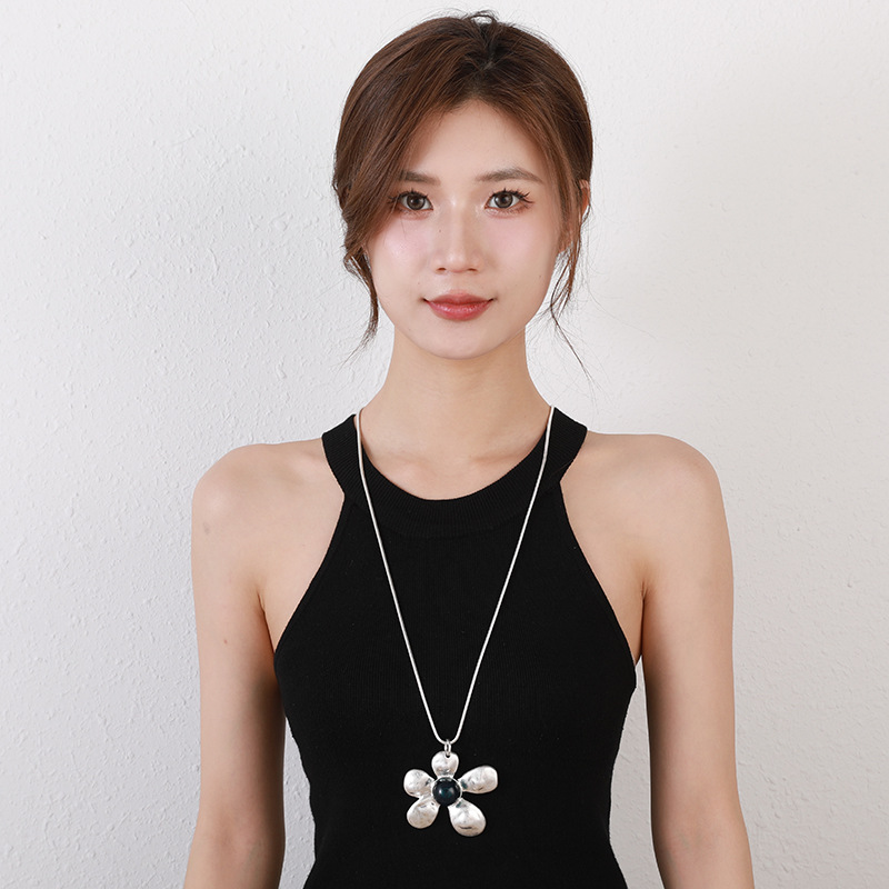 跨境专供亚马逊新款女士长款项链花朵仿古时尚百搭毛衣链项链批发详情5