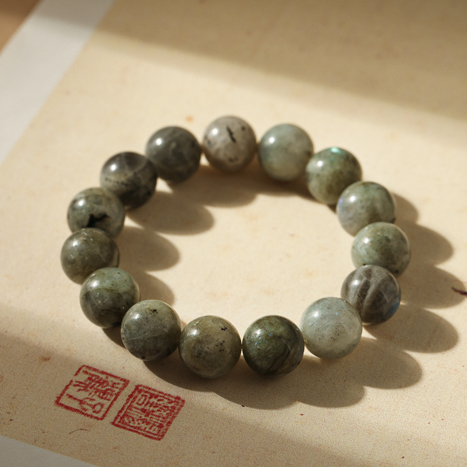 Natural gris luna luz delatopita mano cadena de cristal de cristal de cristal fresco pulsera de círculo único nuevo estilo chino accesorios al por mayor una generación pic 1