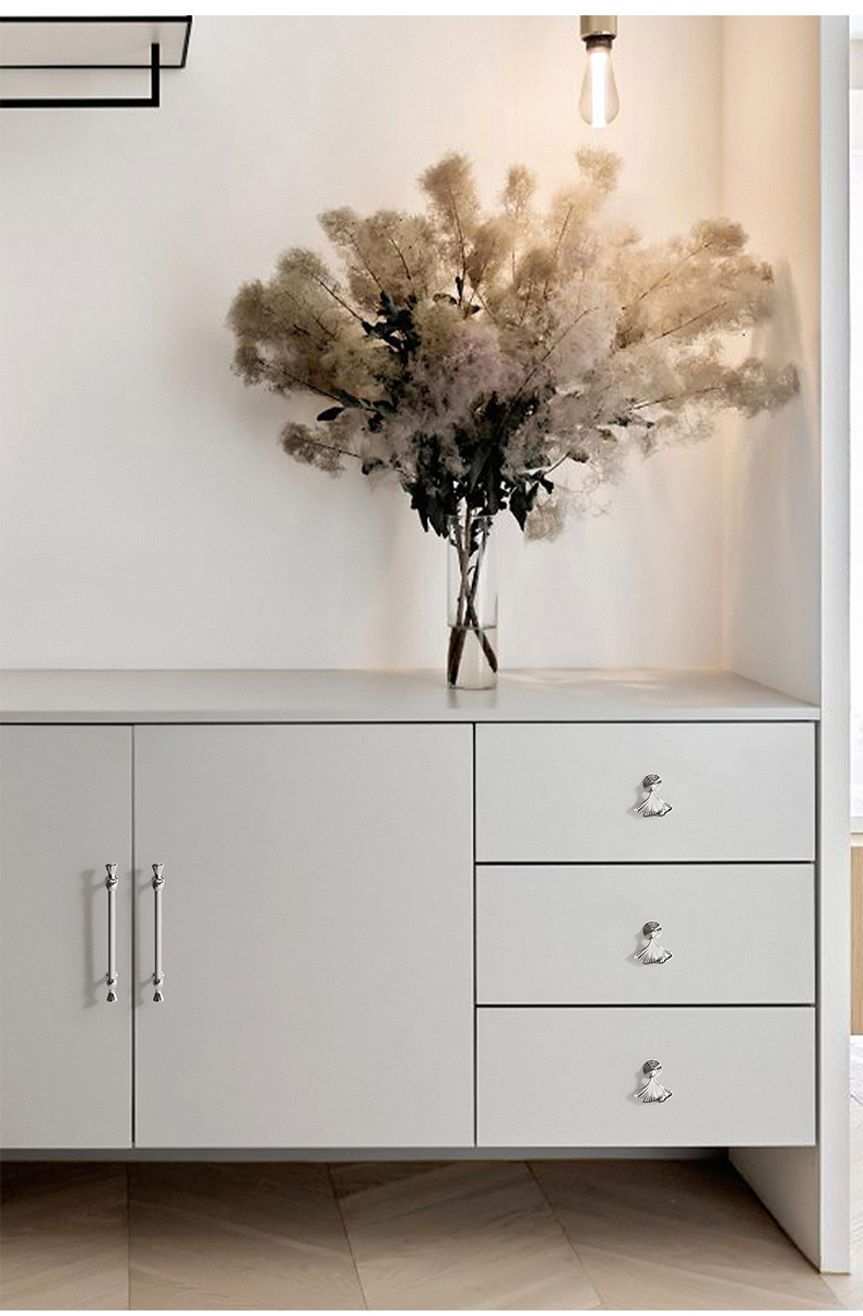 法式锌合金衣柜门拉手现代简约镀铬亮光银色抽屉单孔橱柜实心把手详情8