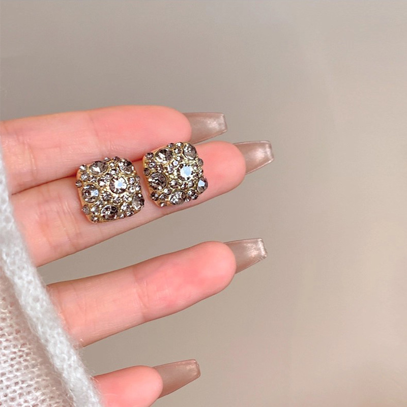 Korean-style super shiny zirconium gray diamond square silver needle stud earrings, a unique and high-end feminine touch, retro and elegant ladylike charm, exquisite earrings pic 6