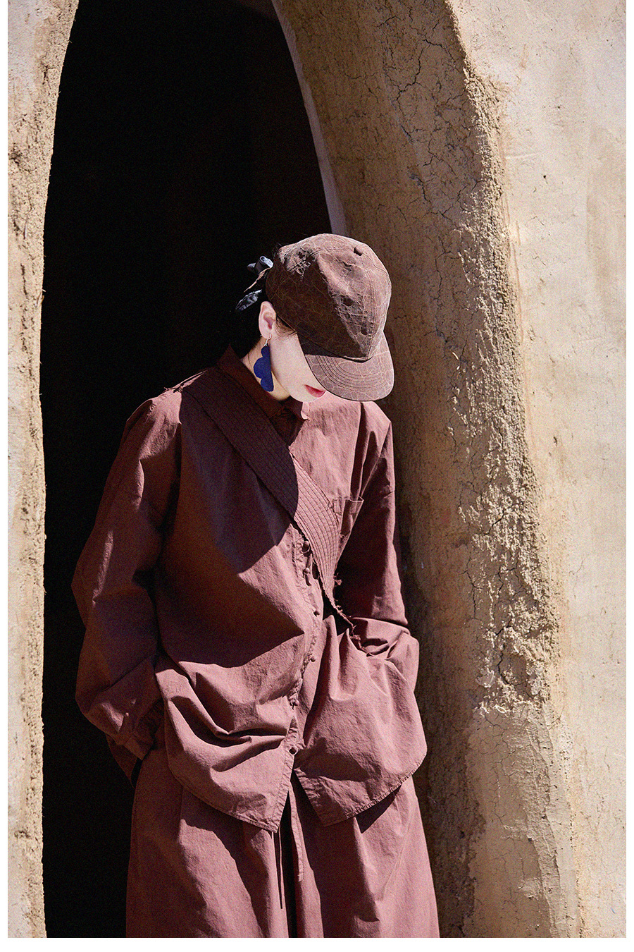 New autumn and winter style, artistic and retro original hazelnut red-brown cotton casual top, high-density, slightly elastic loose shirt for women pic 33