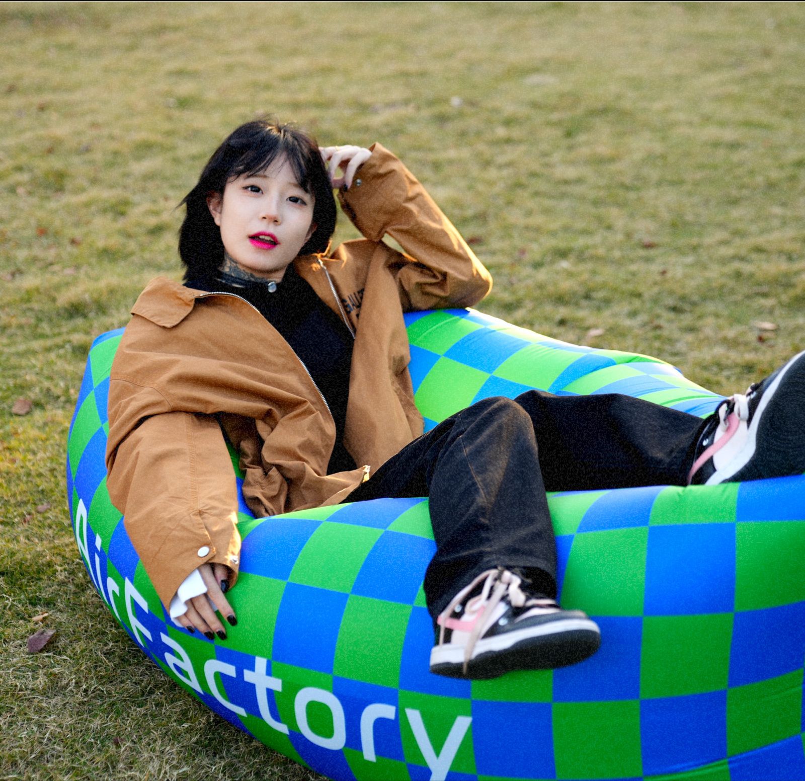 户外网红充气沙发空气沙发黑白格音乐节印花野餐垫装备露营用品详情13