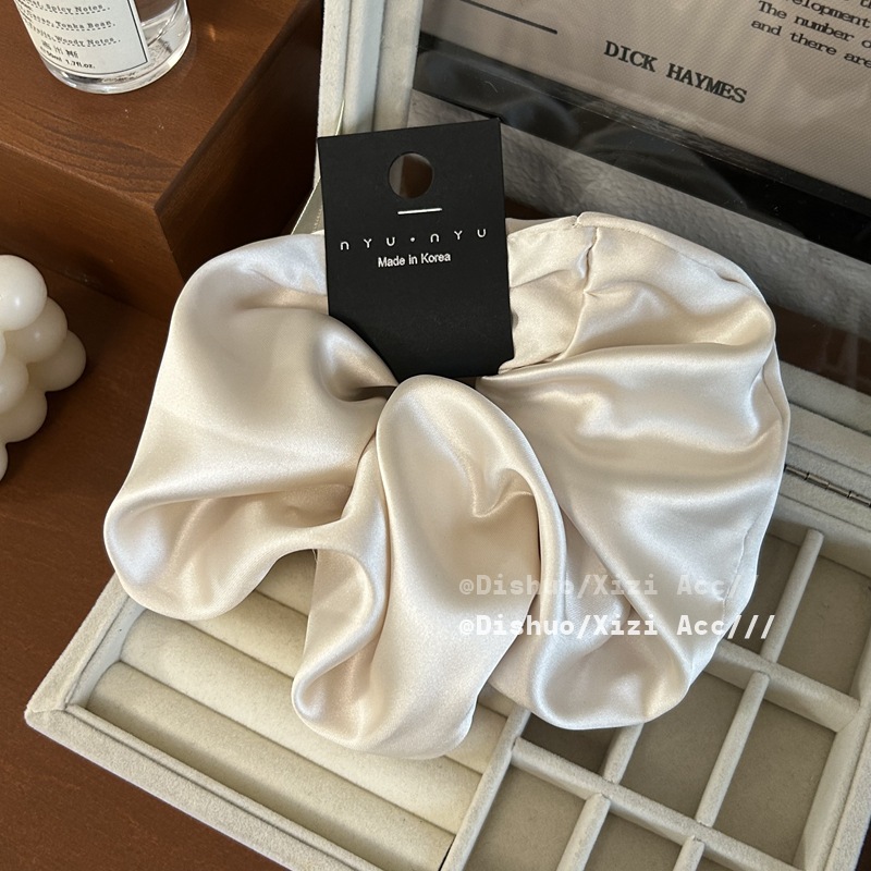 High-quality, retro large intestine hair band with a large 18cm diameter satin finish, exuding a fashionable and high-end vibe. Large intestine hair band headband pic 11