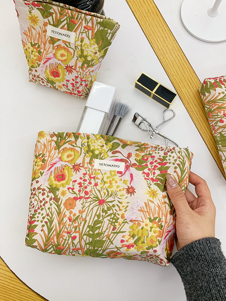 ins新款浮雕花化妆包大容量护肤收纳包女士手拿包拉链帆布收纳包详情8