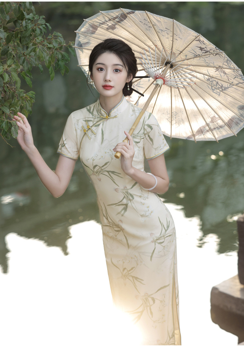 A new short-sleeved mid-length dress with a new Chinese style, a slimming and form-fitting look, and an improved printed cheongsam pic 10