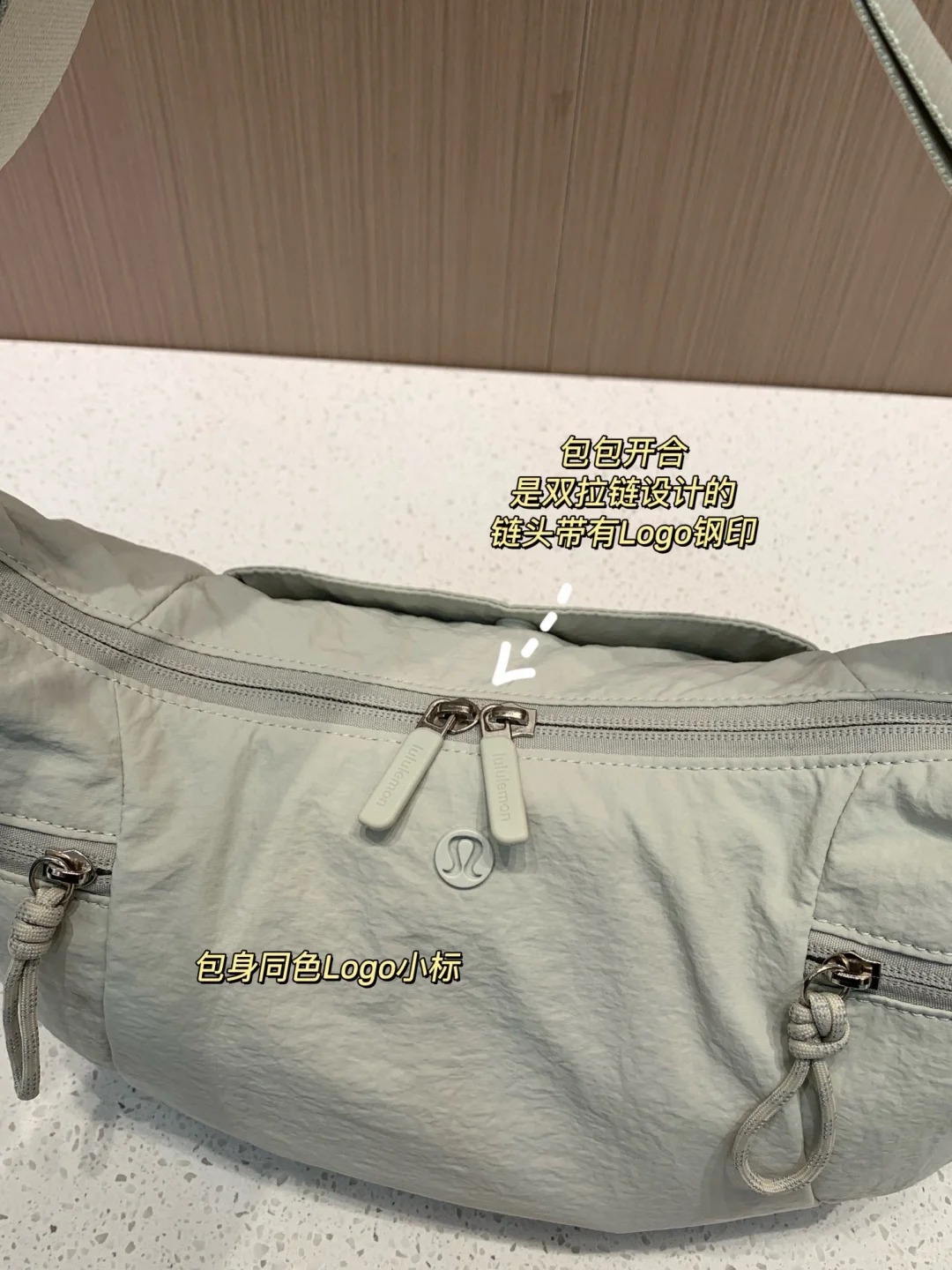 2024新款女包lulu同款SlouchySling斜挎包饺子包健身瑜伽牛角包详情20