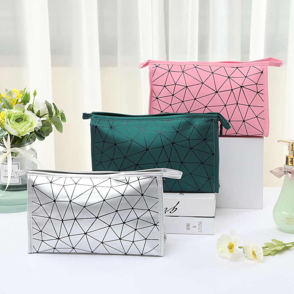 Fashionable waterproof geometric diamond-shaped PU cosmetic bag, portable travel lady, large-capacity toiletries storage clutch pic 2