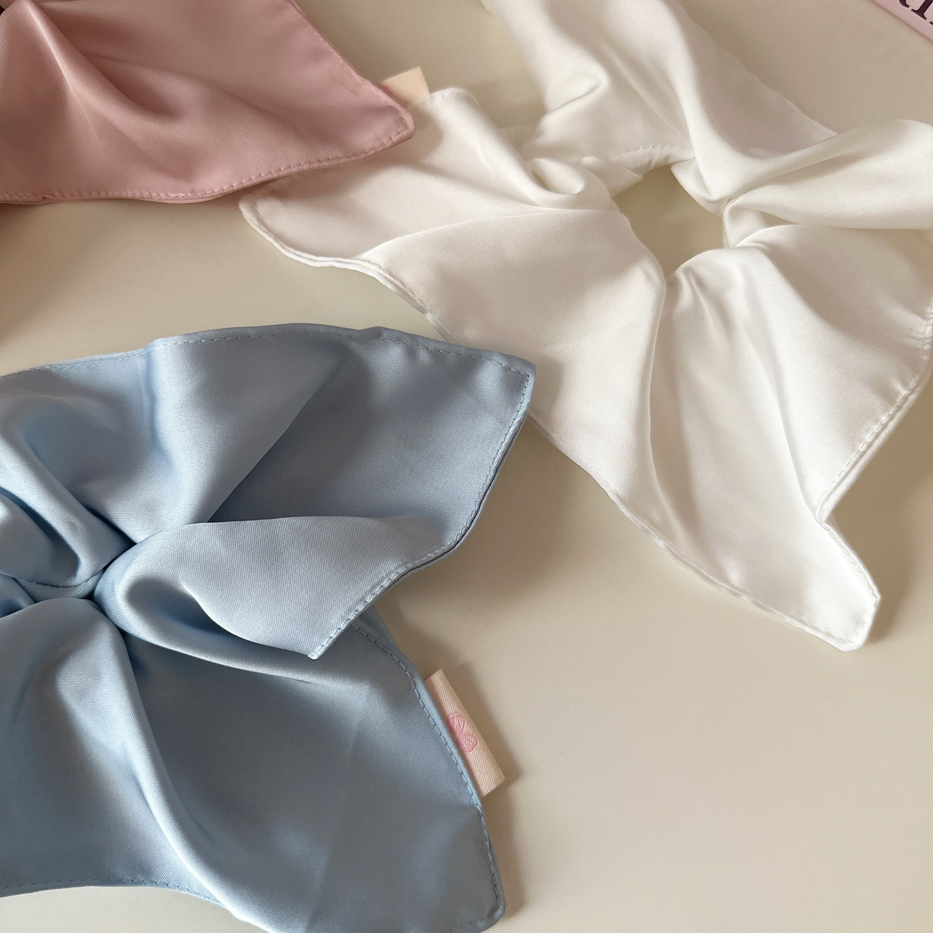High-quality Japanese and Korean hair bands for ladies with a high-end look, satin square scarves, a laid-back style, and high-elasticity hair bands pic 8