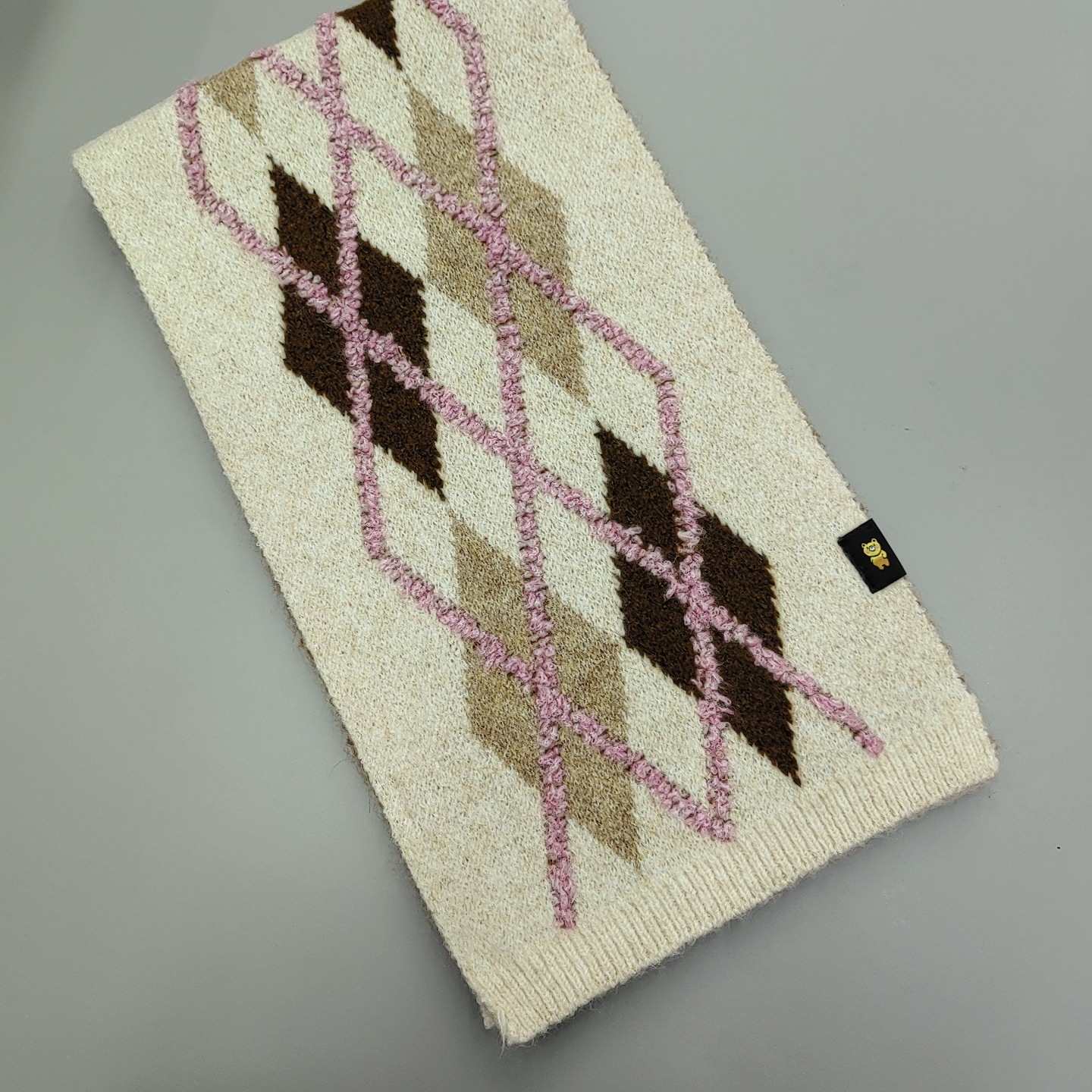 A classic and retro geometric jacquard wool check knitted woolen scarf for women's autumn and winter, a warm and cozy scarf pic 10