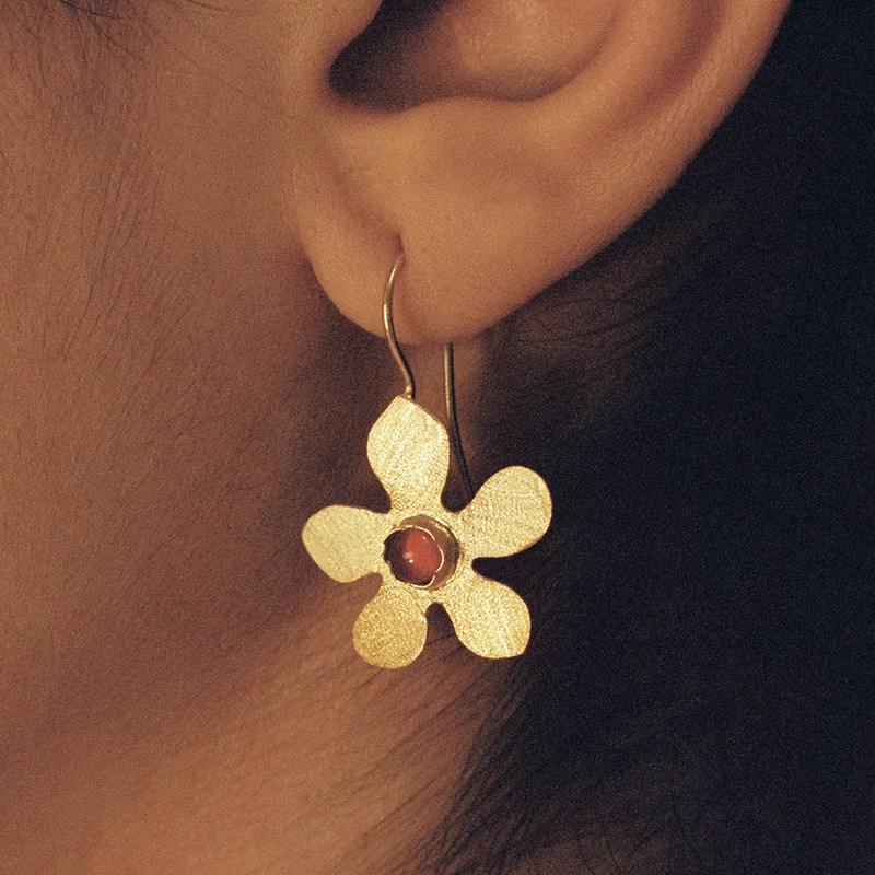 西班牙设计拉丝耳环复古花朵耳钉高级感耳坠耳钩小众文艺镀金中古详情6