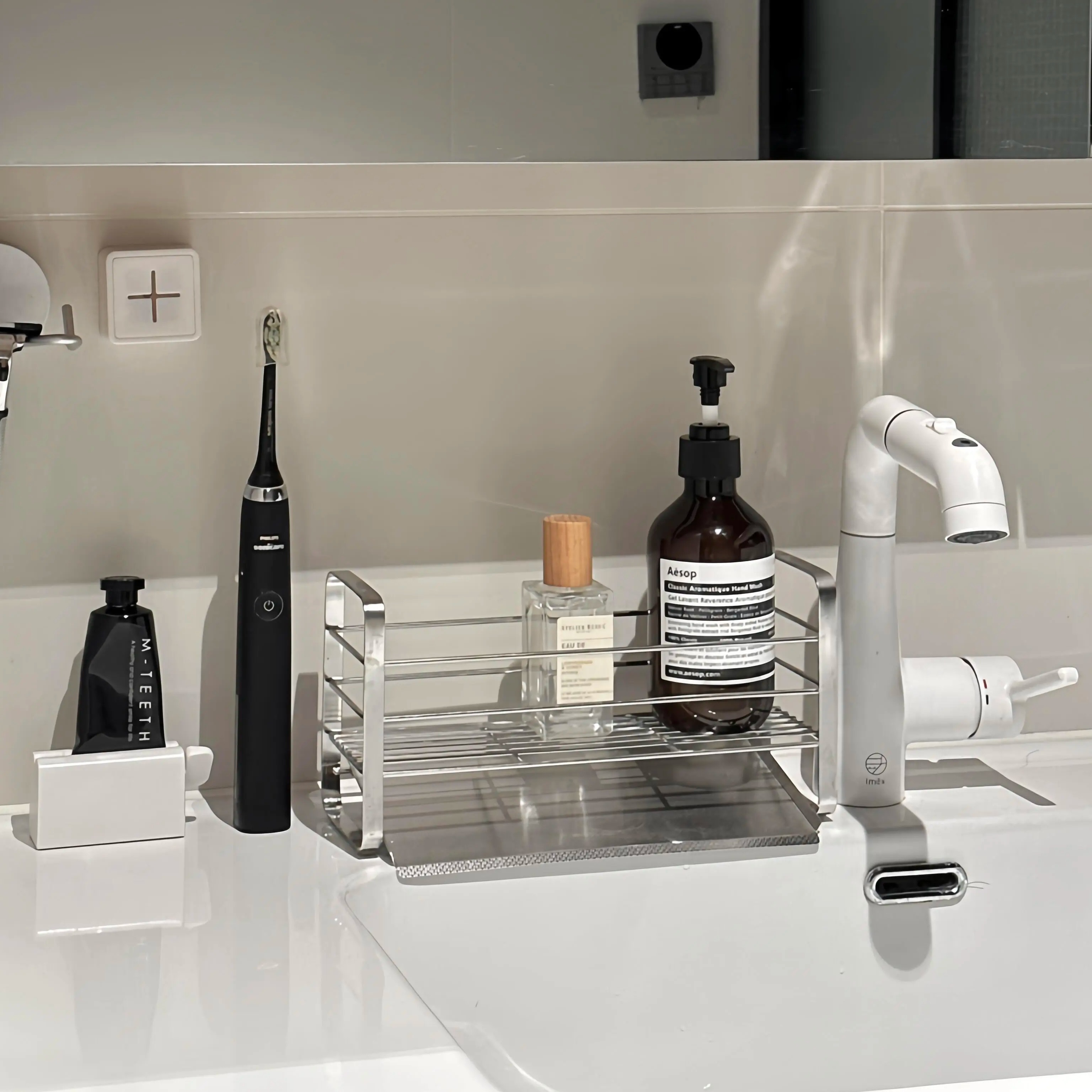 洗漱台收纳架桌面收纳盒沥水置物不锈钢化妆品筐篮铁艺卫生间浴室详情4