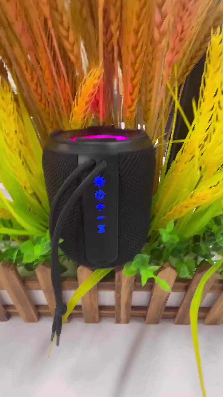 热销爆款无线蓝牙音响超大音量重低音炮户外防水便携RGB灯光音箱详情5