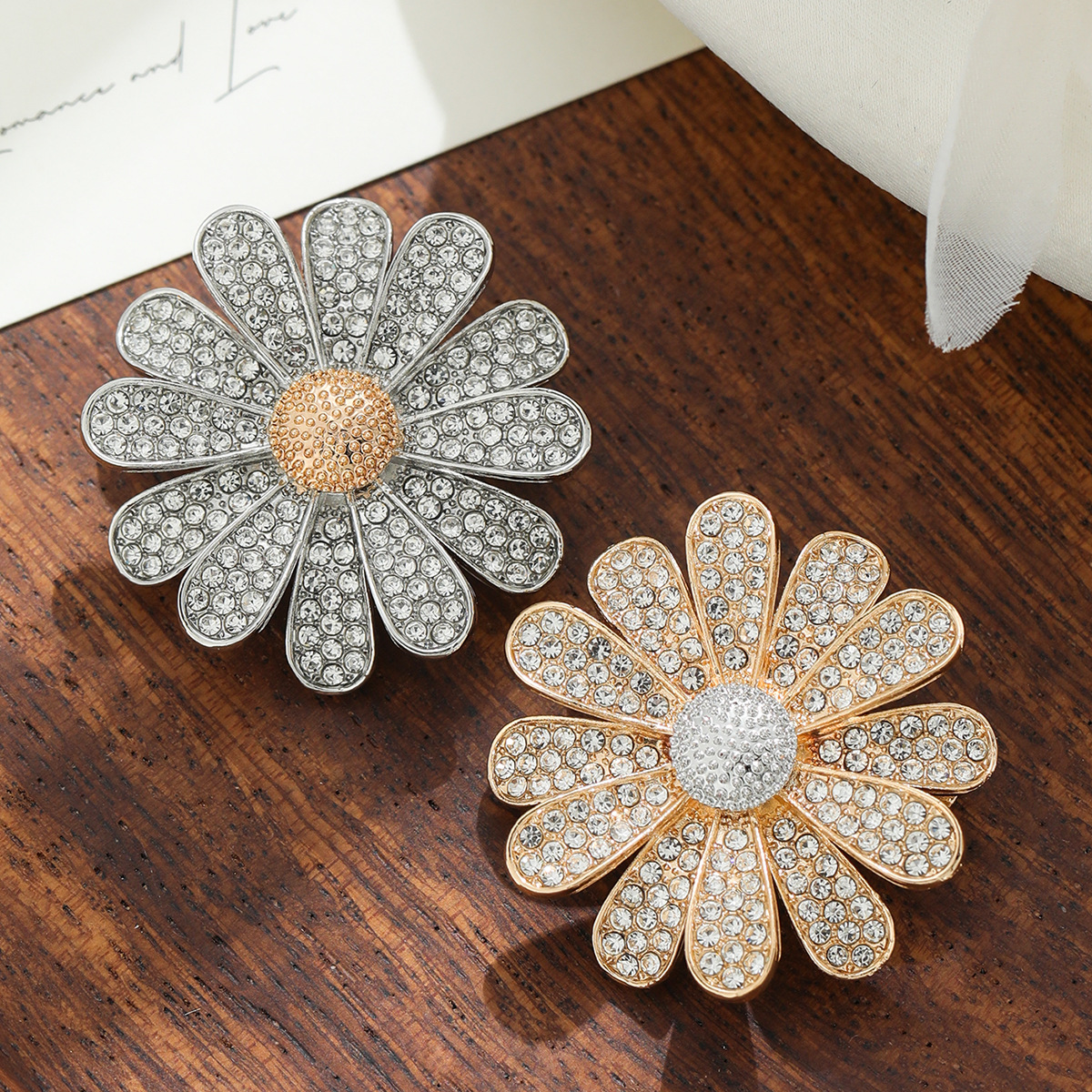 欧美个性雏菊满钻胸针 时尚优雅别针创意西装胸花 衬衫配饰防走光扣 饰品衣饰胸花详情6