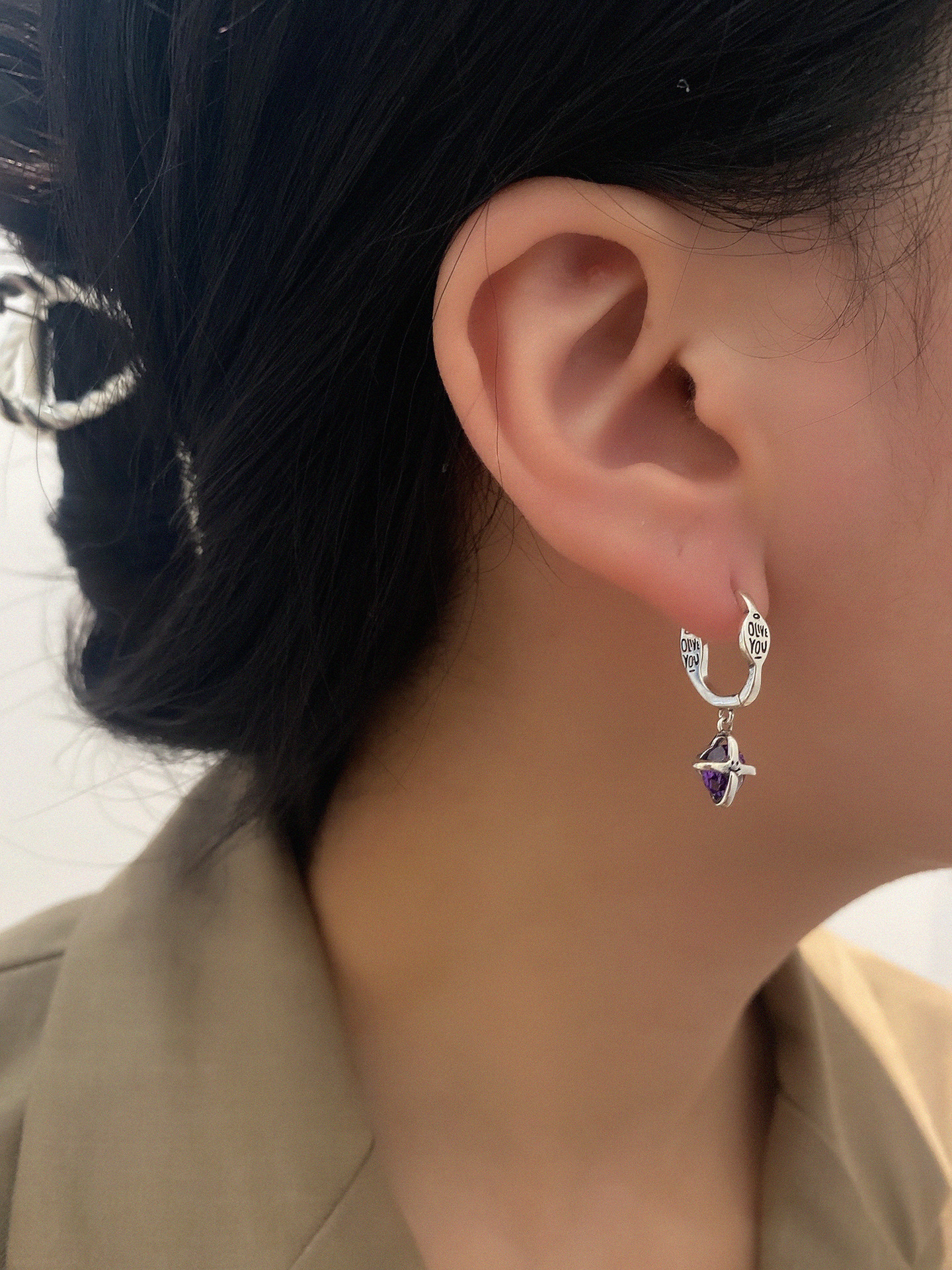 Original mysterious purple zircon letter-shaped earrings for women, 2024 new trendy, light luxury, niche design, high-end and versatile earrings pic 2