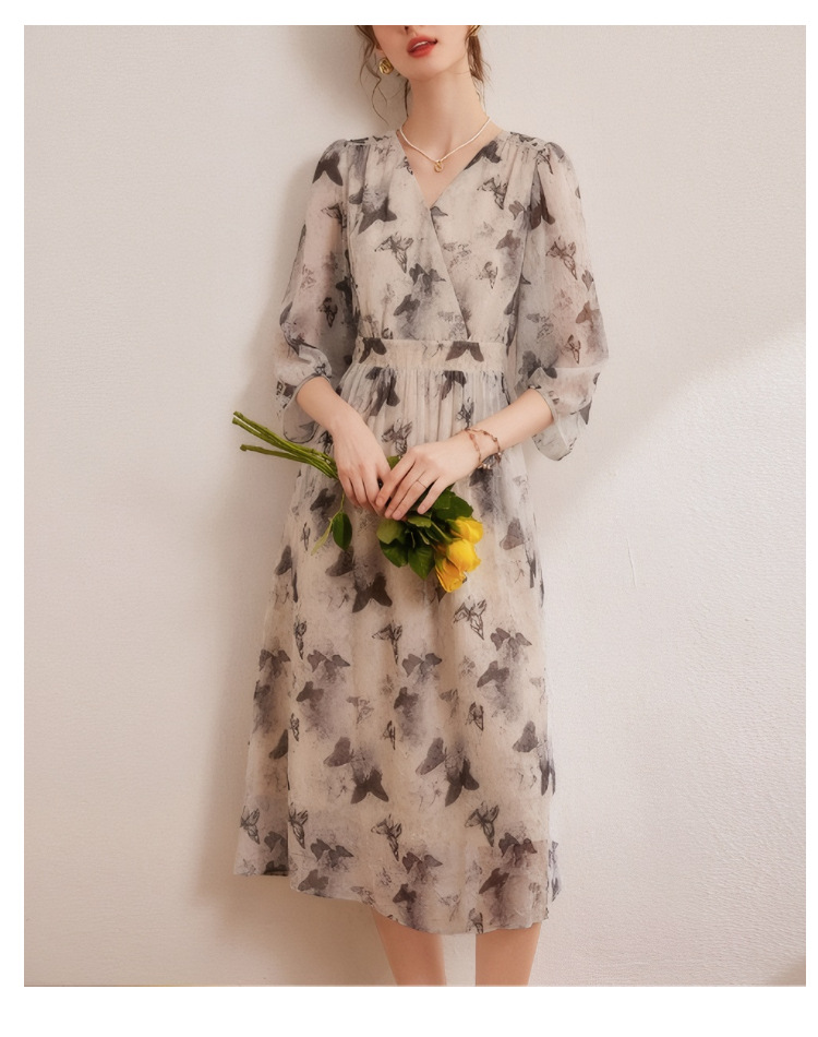 2025春夏新款女人味印花飘逸长裙时尚V领修身女式七分袖连衣裙潮详情9