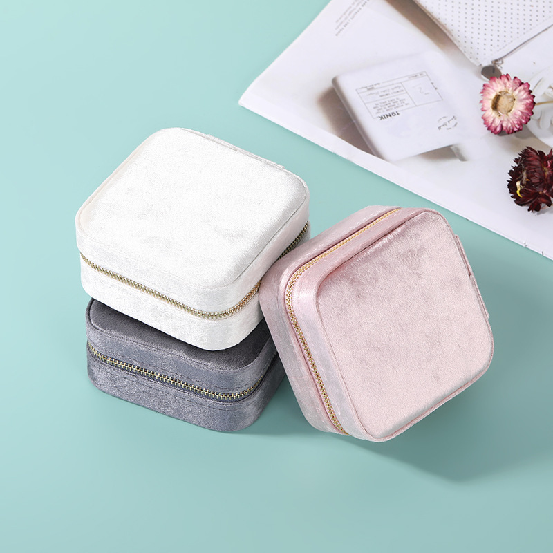 Wholesale of new portable velvet jewelry boxes, travel jewelry, rings, necklaces, stud earrings, and accessory storage boxes pic 1