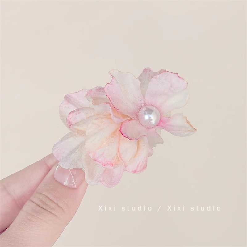 Pearl flower-shaped hair clips with small floral patterns on the head, creating a trendy atmosphere. Side clips for girls pic 9