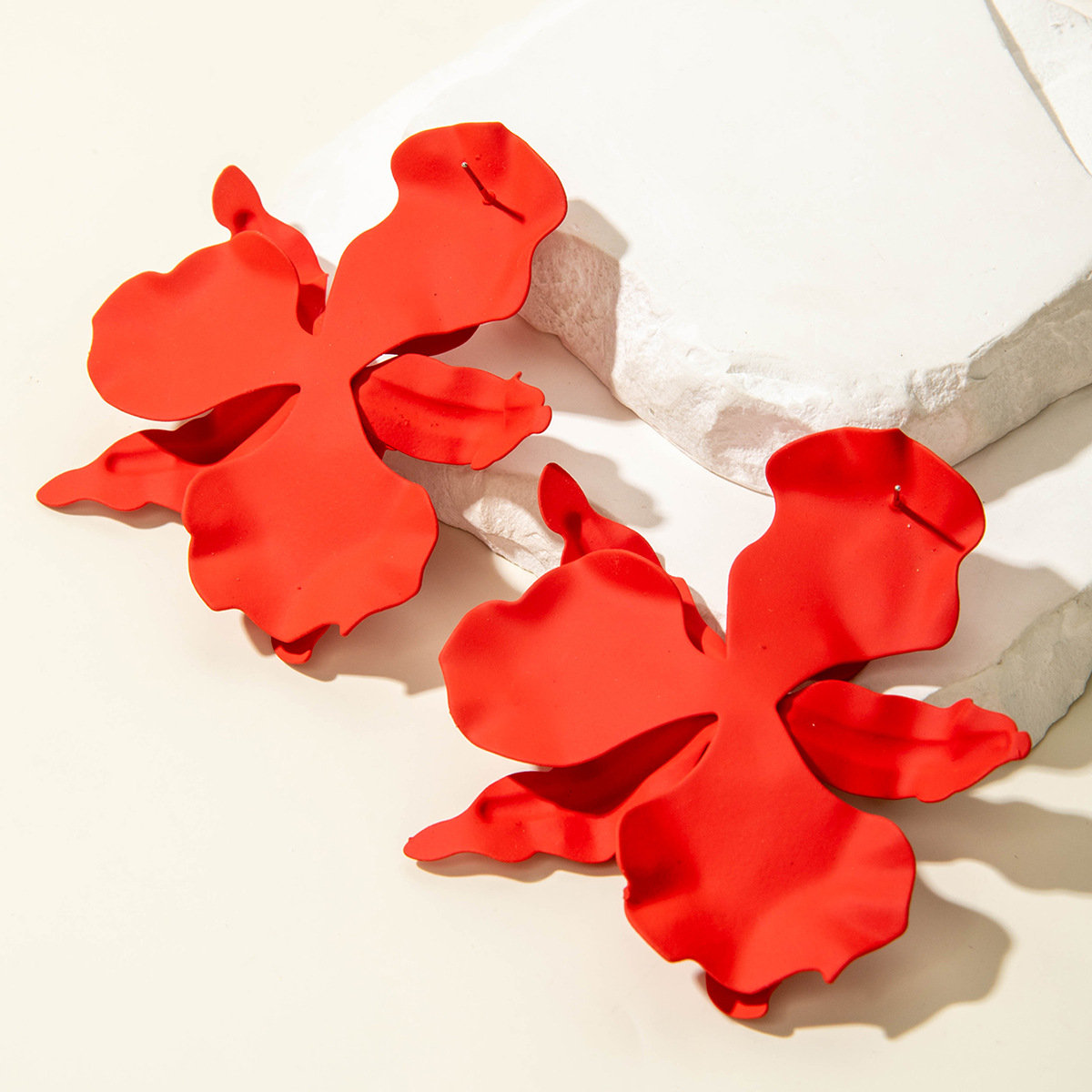 欧美跨境饰品时尚不规则立体花朵设计耳饰夸张彩色烤漆花瓣耳环详情49