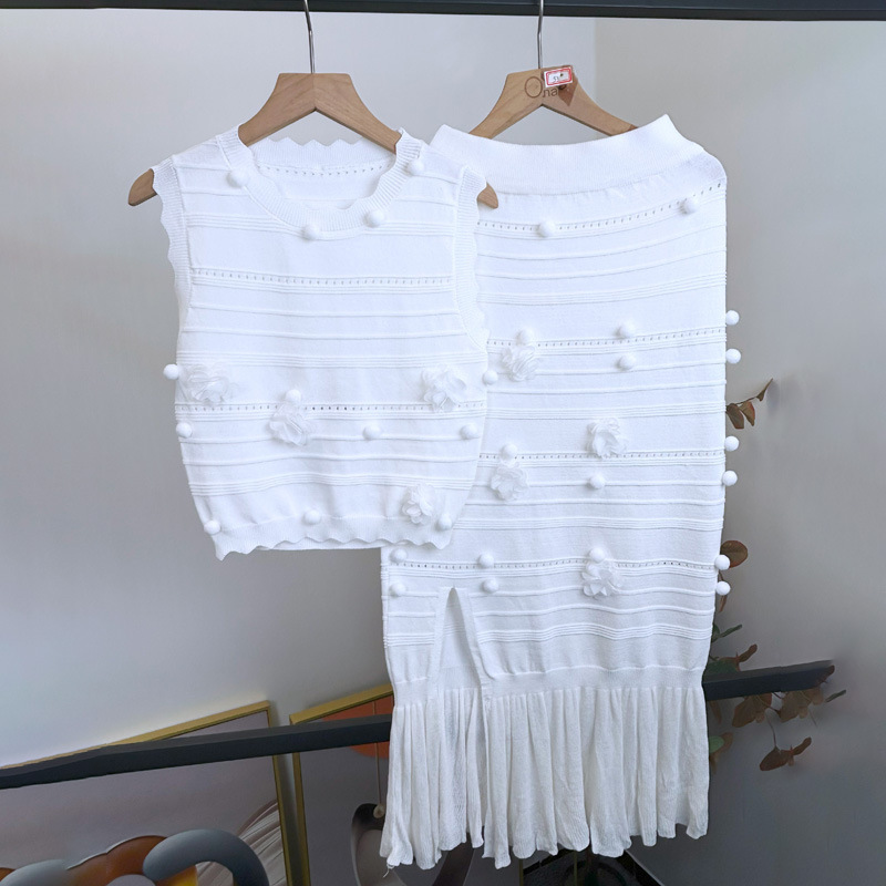 Hollow-out back sleeveless vest hip-wrapped skirt two-piece  pic 4