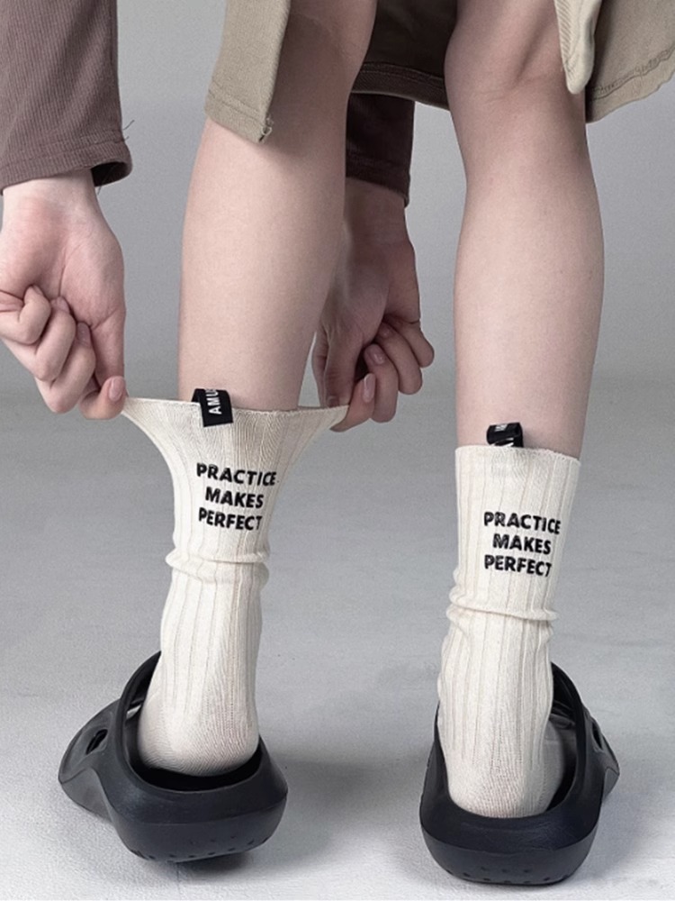 春夏新款日系百搭后跟标签字母袜子男女情侣运动中筒袜ins潮详情5