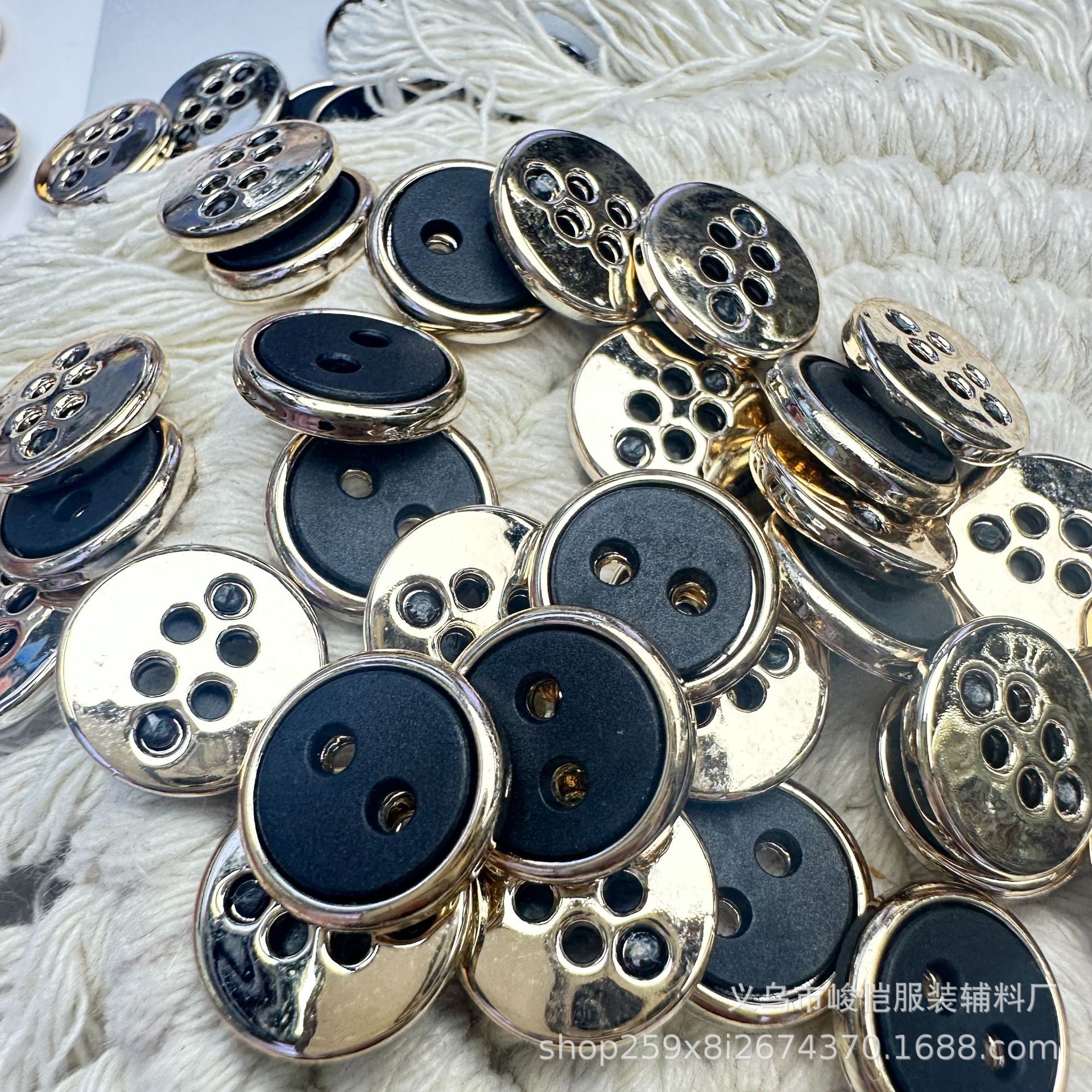 Resin button wrapped copper pearlescent true corrugated button, high-end shirt T-shirt, four-eye and two-eye small button manufacturer in stock pic 15