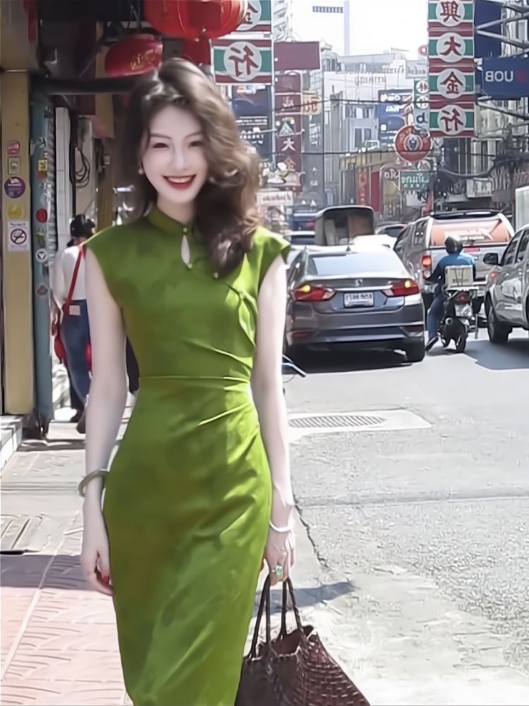 New Chinese-style green slimming and whitening cheongsam dress, a young and elegant summer dress with a light Chinese style and short sleeves pic 5