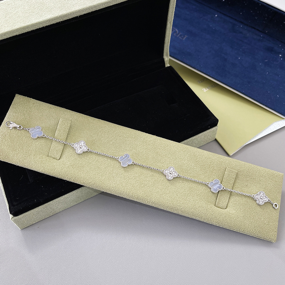 v金高版本厚镀18k金迷你五花六花四叶草手链不掉色高级感红玛瑙详情17