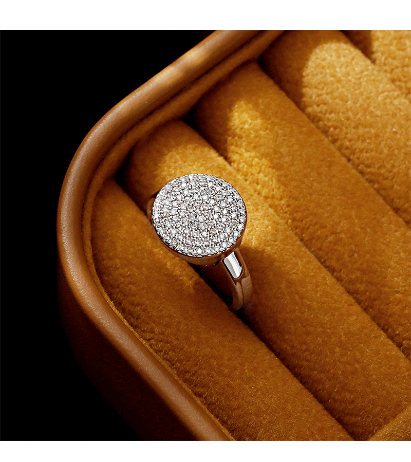 Hyacinth moda europea y americana exquisita incrustada con anillos de disco de diamante para mujeres diseño de nicho temperamento versátil redondo de alta calidad anillo de sentido pic 5