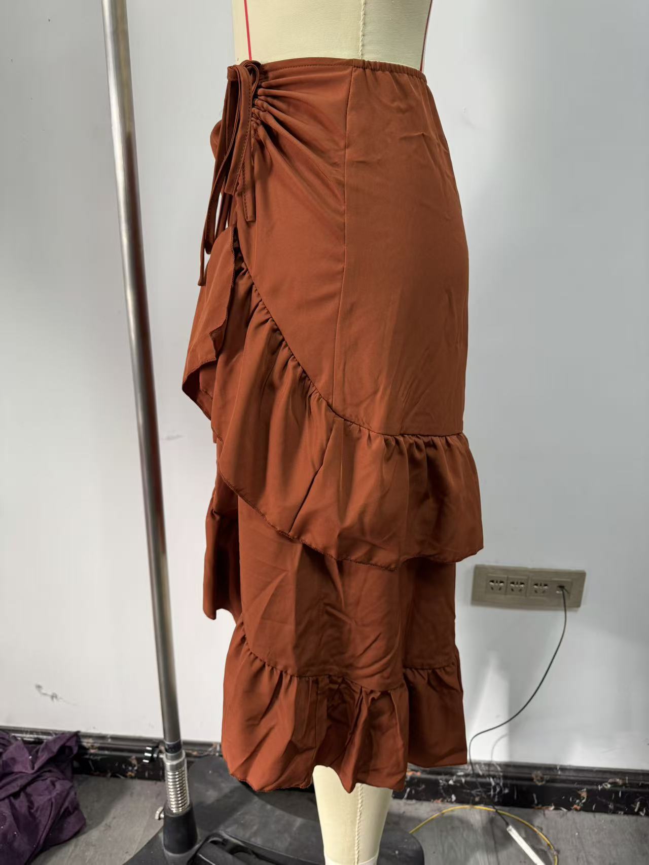 The 2026 summer new style elegant high-waisted, slimming, ruffled hem solid color skirt is in stock pic 19