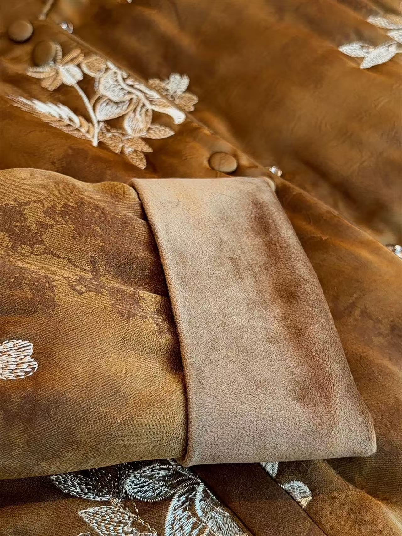 2025新款新中式国风棉衣女冬季时尚复古重工刺绣老钱风夹棉外套详情3