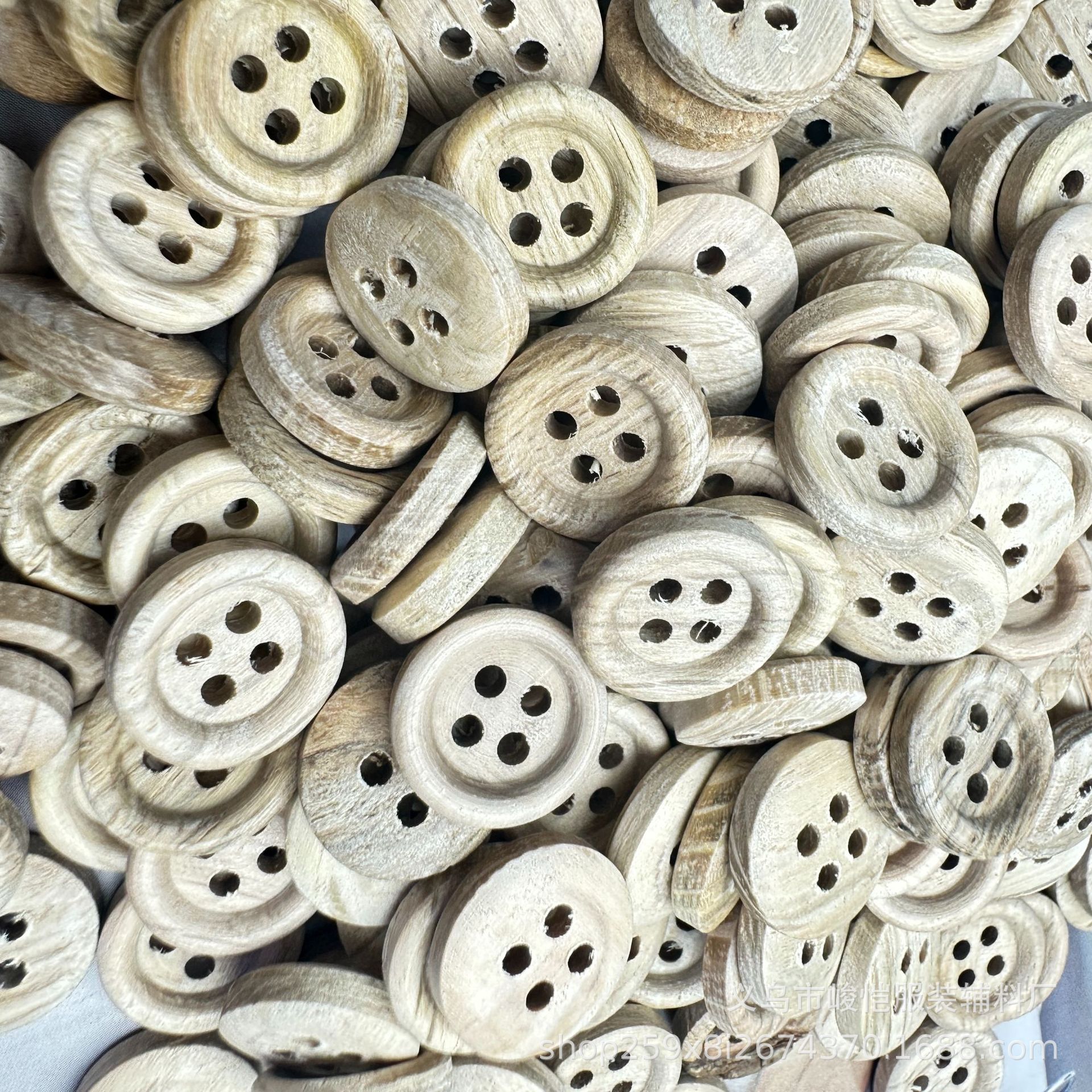 Wholesale of natural coconut laser buttons, plum blossom four-hole buttons, single shoes, boots, decorative knitted sweaters, cardigan buttons pic 11