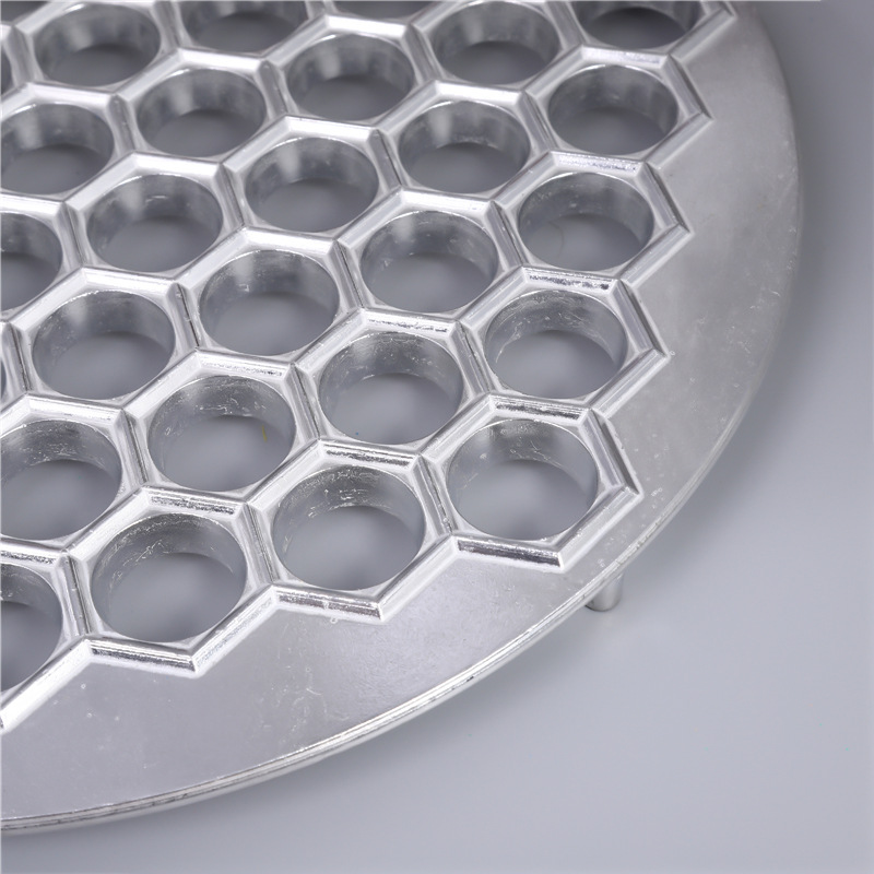 The new dumpling mold, a handy tool for lazy people to make dumplings, is a 61-hole aluminum alloy dumpling mold and kitchen accessory that is selling well across borders pic 3