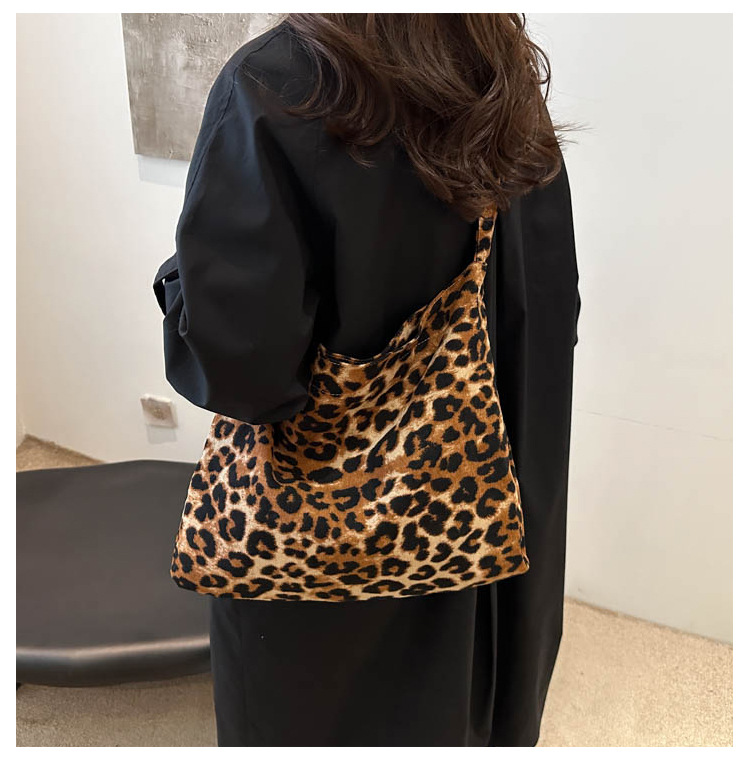 Leopard print canvas bag for women, 2024 new style, trendy Korean college style tote bag, casual large-capacity hand-held shoulder bag pic 27