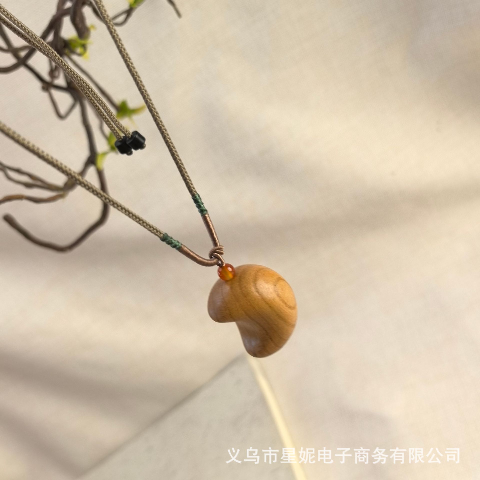 New Chinese-style natural cliff cypress moon pendant necklace for women, retro ethnic style, Zen design, star collarbone chain accessory pic 11