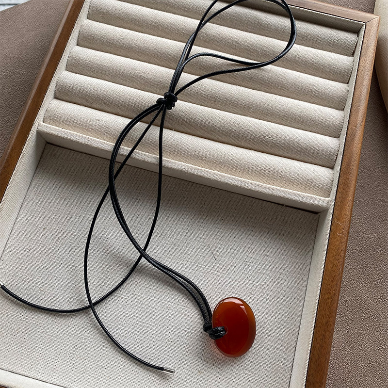 天然红玛瑙扁圆片金色耳扣时髦高级节日氛围简约小众设计轻奢项链详情5